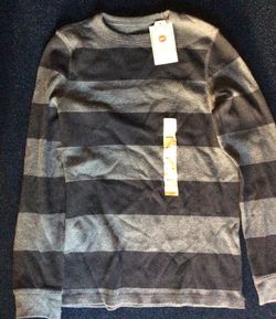 New boy’s shirt-size medium