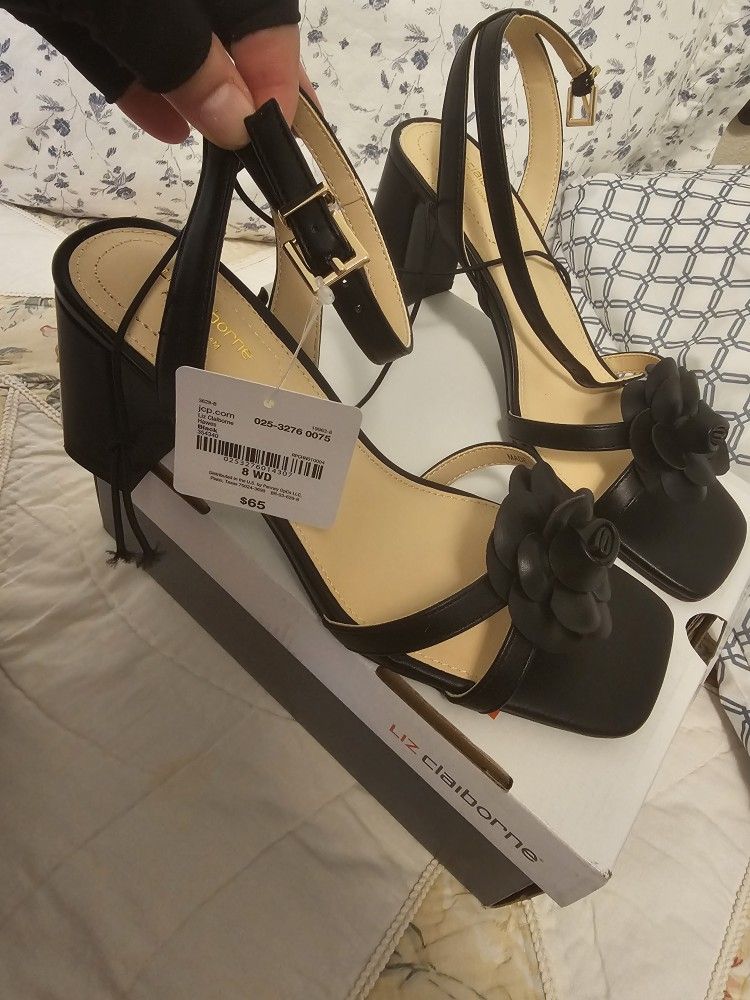 New womans size 8WD Liz Claiborne heels