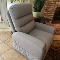 ELECTRIC LIFT CHAIR/RECLINER WITH MASSAGE