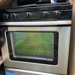 Gas range Whirlpool. Oven. Stove.