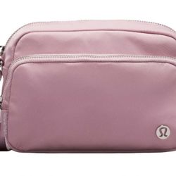 Lululemon Everywhere Crossbody Bag 2L Rose Blush NWOT