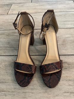 brown snakeskin print block heel sandals in women's size 9.5