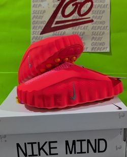 Nike Mind Solar Red