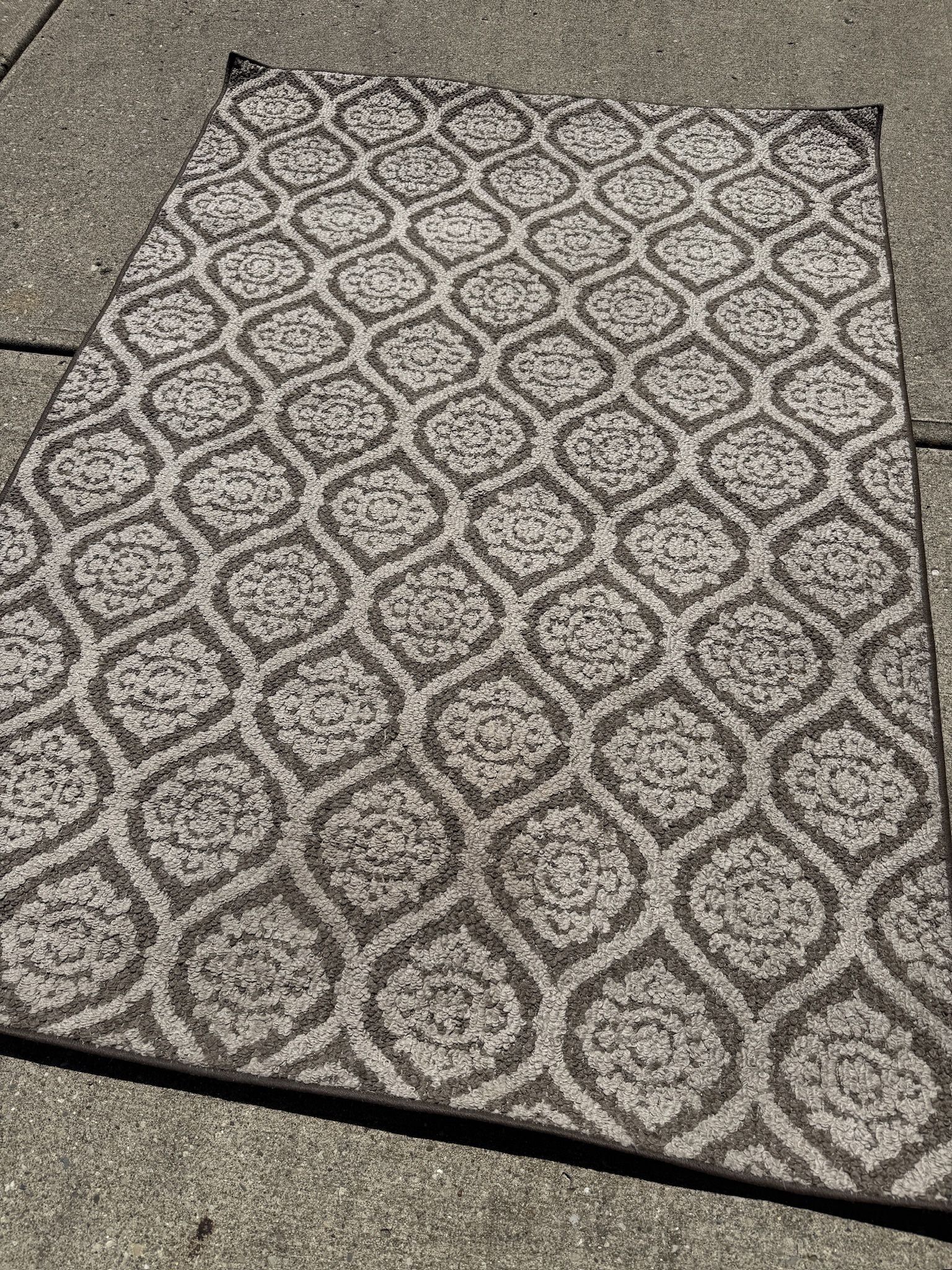 Gray 5x7 Area Rug In Good Shape!