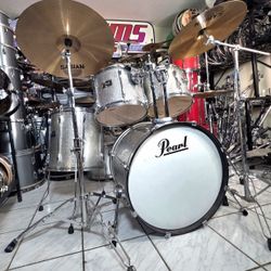 Pearl  Silver Sparkle Complete Drum Set 🥁 $500 Or Best Offer !!