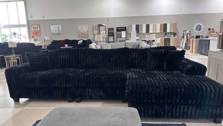 💞OM 💞  Brand New Living Room Sectional with Chaise