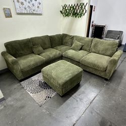 Q4-Pcs Sectional LAF Loveseat + RAF Loveseat + Corner Wedge + Cocktail Ottoman-Sage.   Bonito Seccional De 4 Piezas Nuevo En Caja Color Verde 