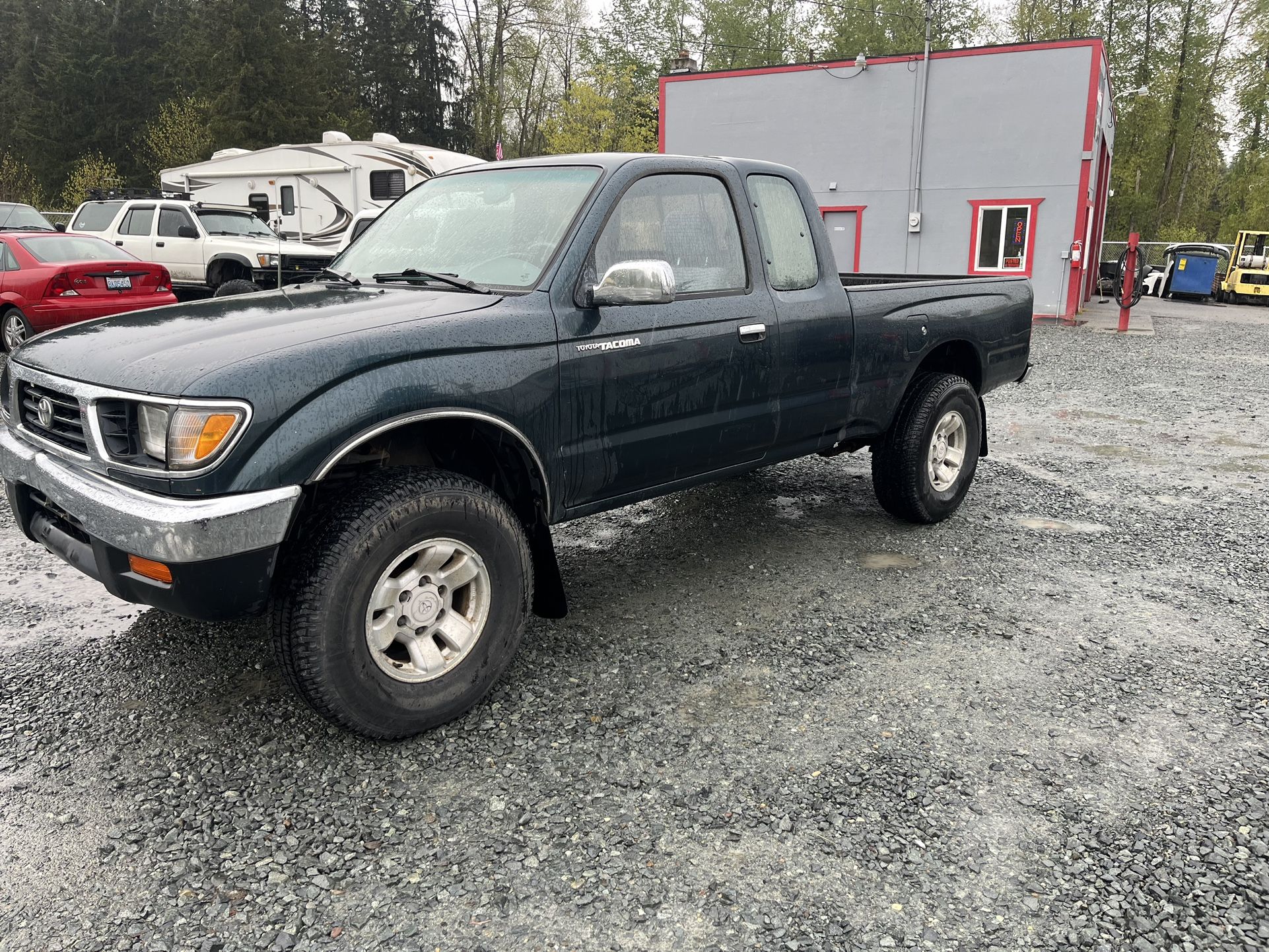 TOYOTA TACOMA 4x4 5 Spd 