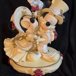 Disney VICTORIAN 🎄 MISTLETOE 😘BIG FIGURE”RARE” -No Box 