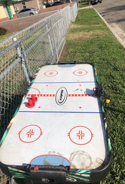 Air hockey table