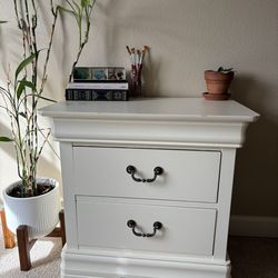 Night Stand | Side Table | End Table | 2 Drawer | Broyhill
