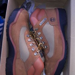 ** TIMBERLAND BOOTS/ SIZE 9