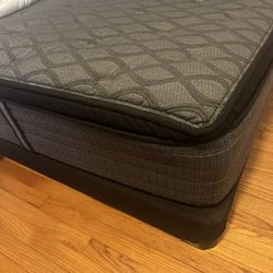Queen size mattress /box spring