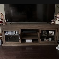 NFM 92 in TV stand