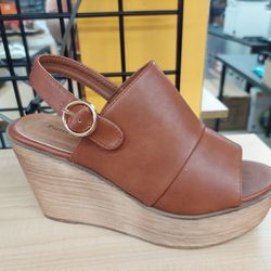 Size 7 Ladies Wedge!! NEW 