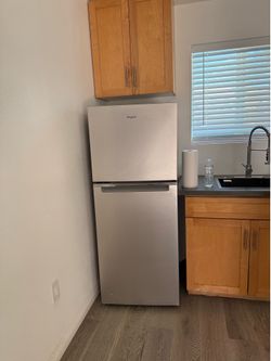 Refrigerator 24wide 61 tall