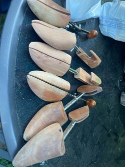 Three shoe trees 1 Nordstrom Cedar Shoe Tree: Crafted from aromatic cedarwood with an expandable split toe wooden shoe trees