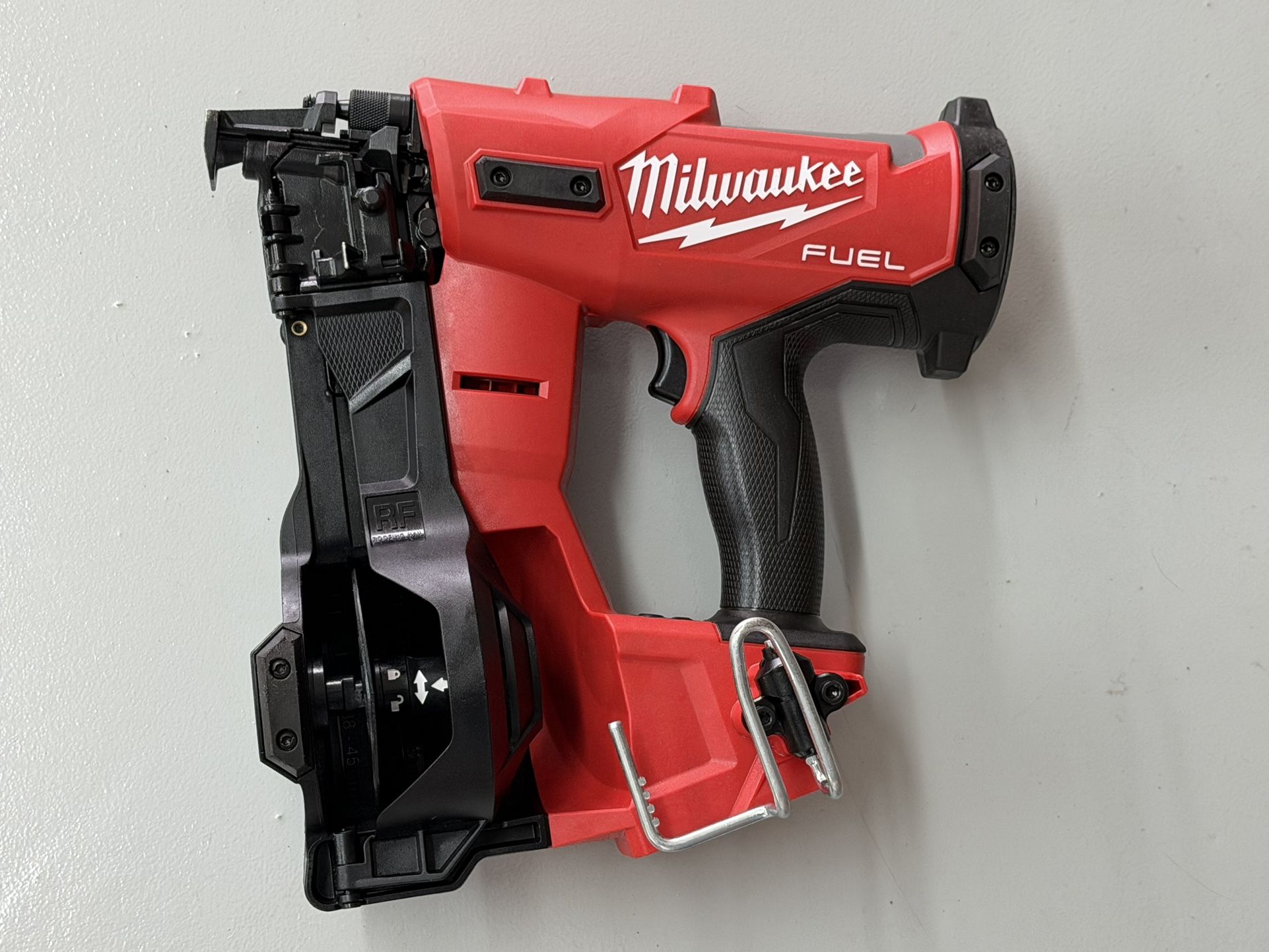 Milwaukee 2909-20 M18 FUEL Coil Roofing Nailer