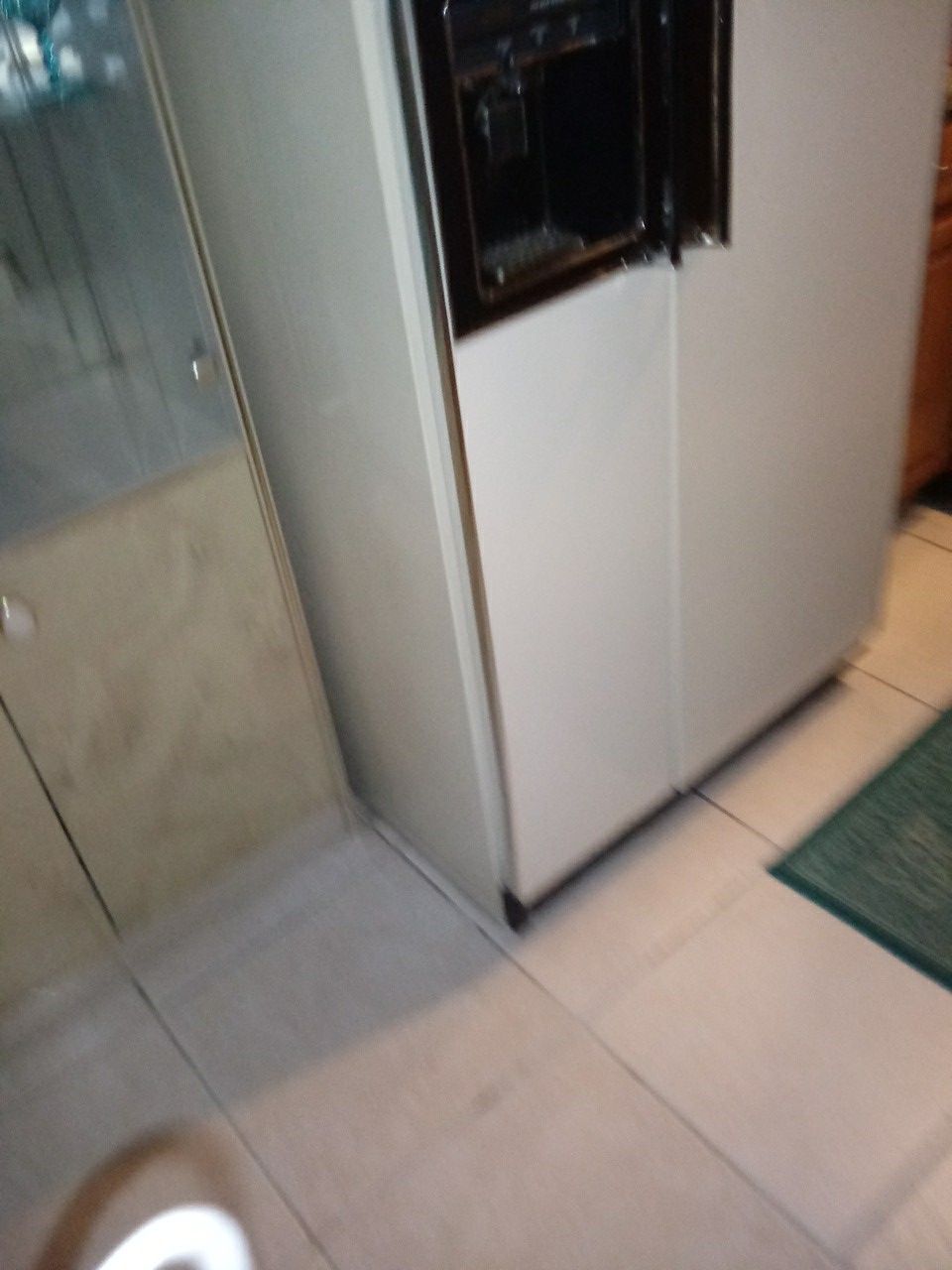 Hot point double wide fridge with water and ice