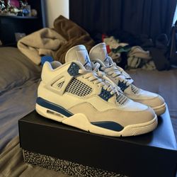 Jordan 4 military blue Size 10
