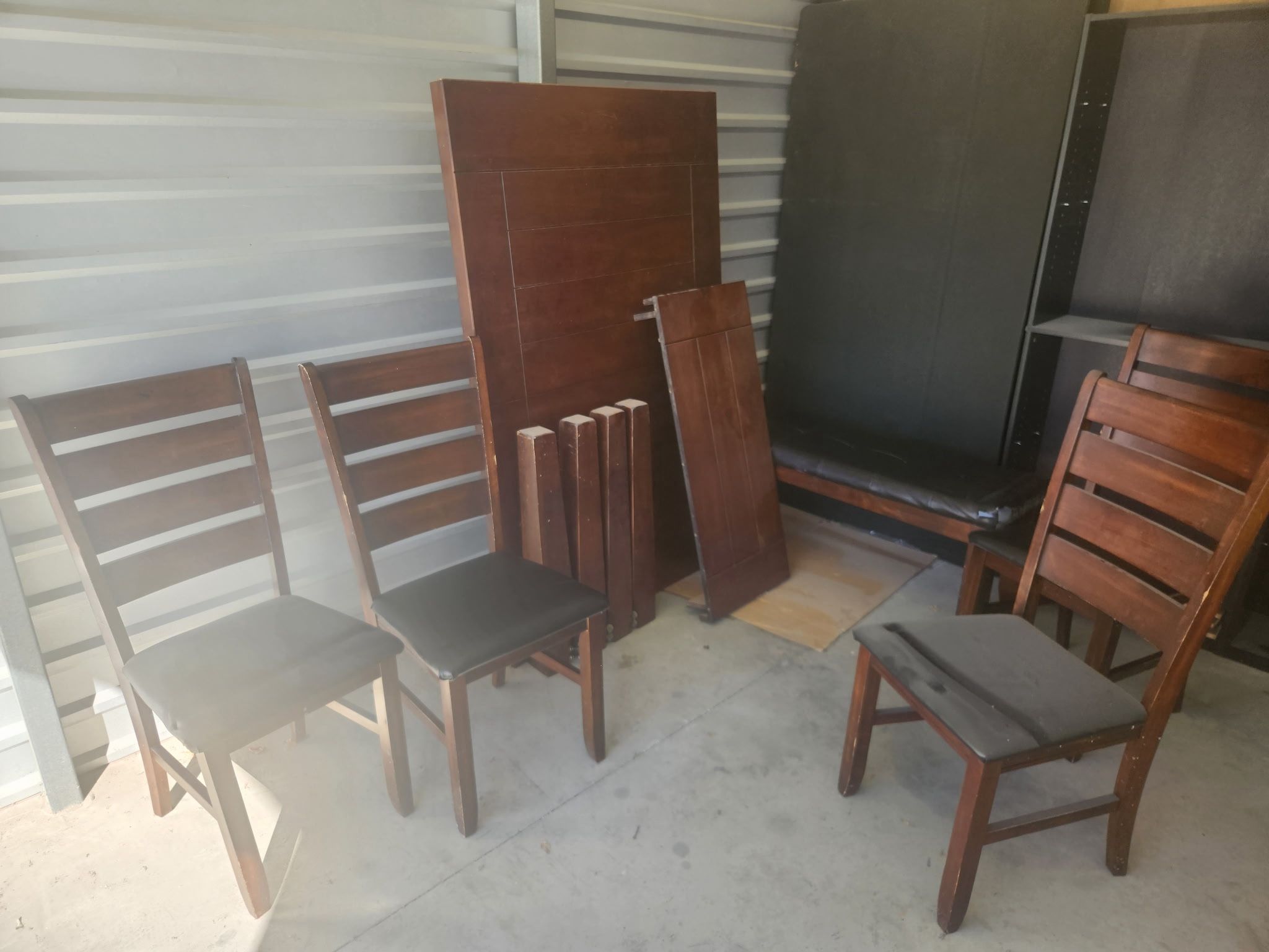 8 Eight Piece Dining Table There’s A Leaf That Makes 