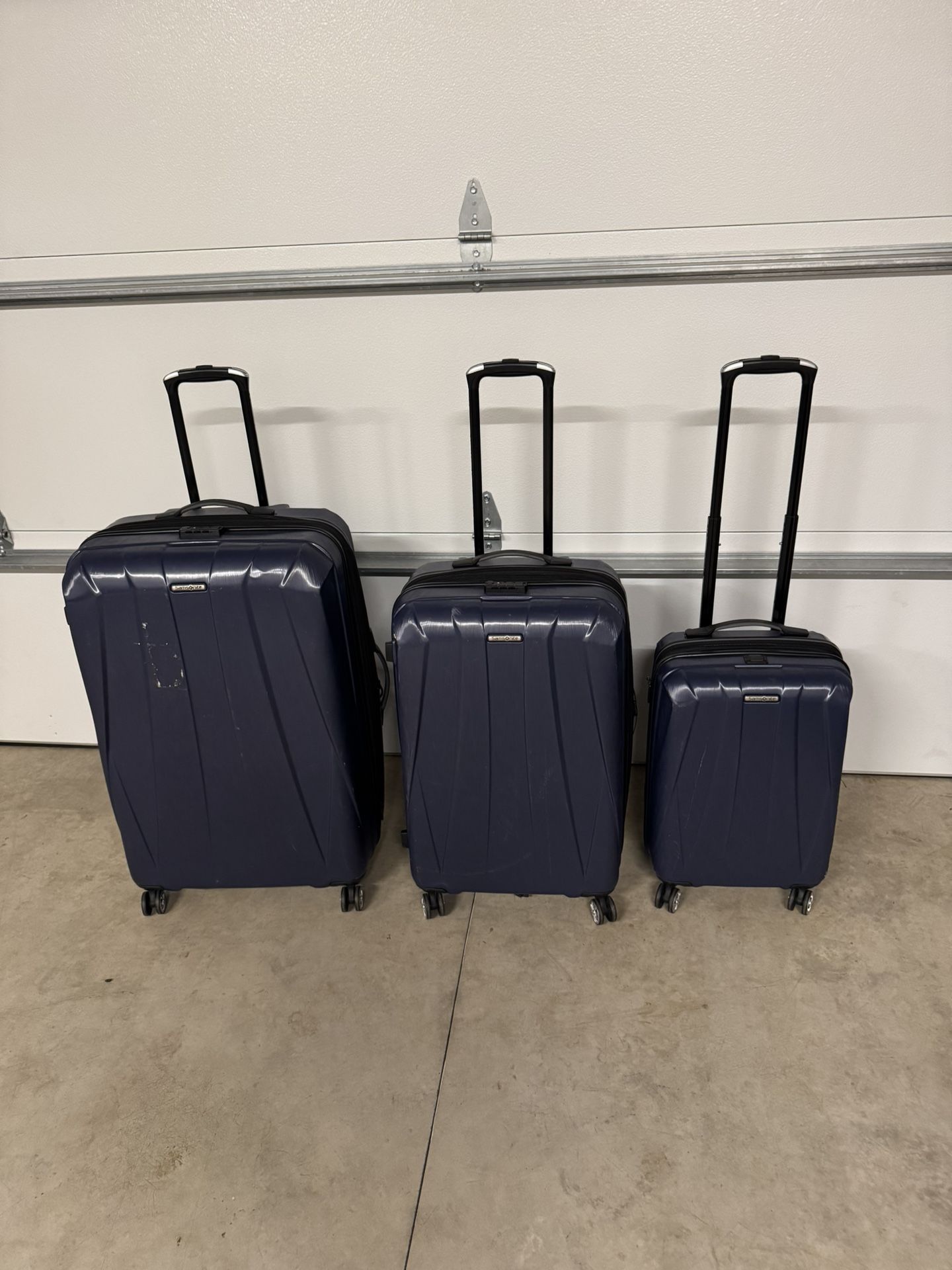 Samsonite Centric 2 Hardside Expandable Luggage with Spinner Wheels, True Navy, 3-Piece Set (20/24/28)
