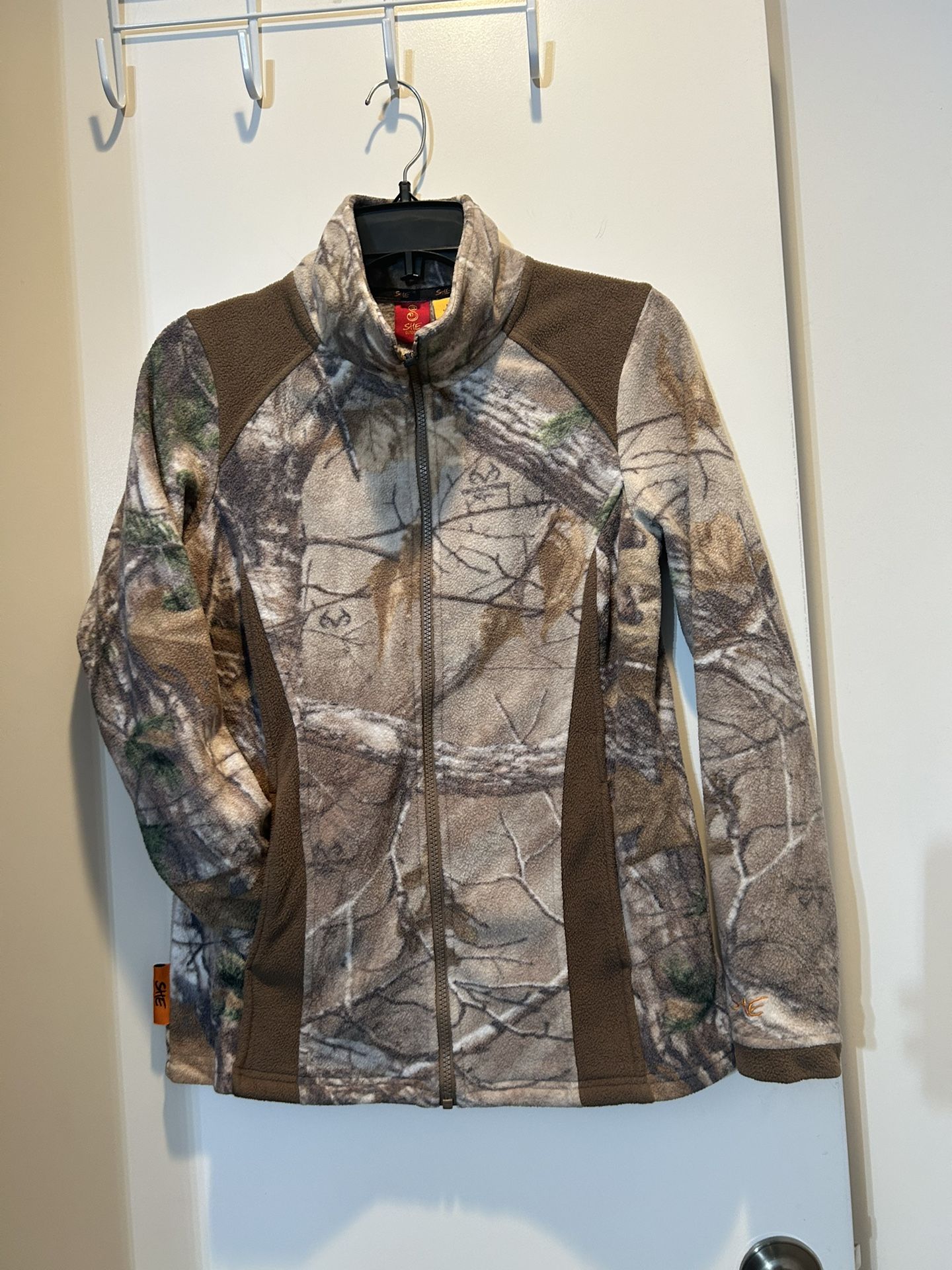 SHE Bass Pro Shops Women’s Fleece Jacket Size Medium Camo Hunting Outdoor 