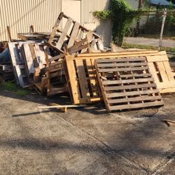 Scrap/Broken Pallets/Skids