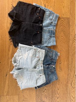 Levi Women’s Shorts-501 size 25