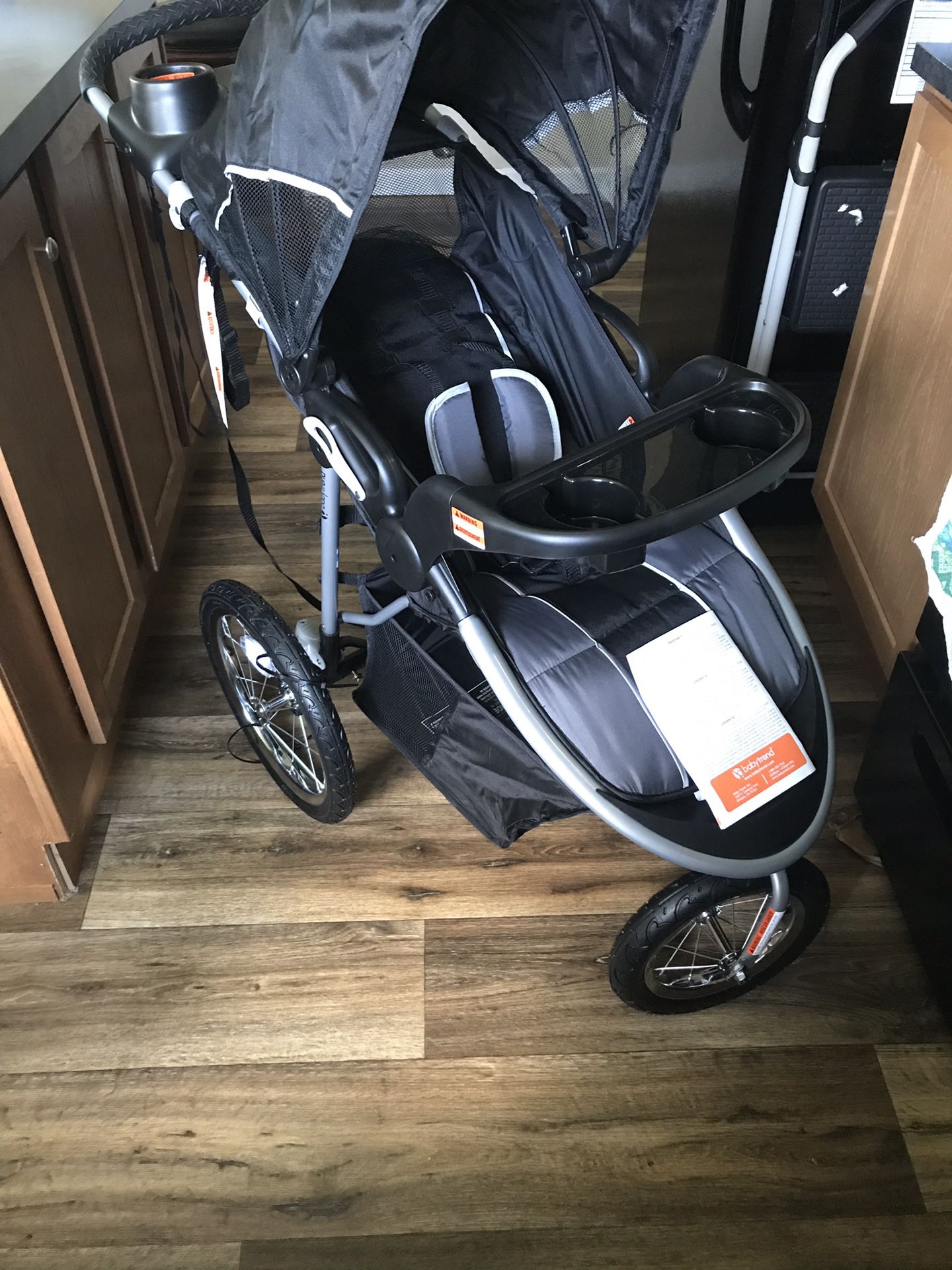 Jogging stroller Baby trend new never used . Make an offer!