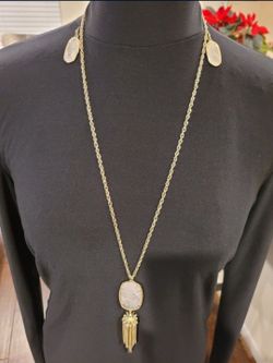 Beautiful Kendra Scott Rayne Earrings and Necklace set