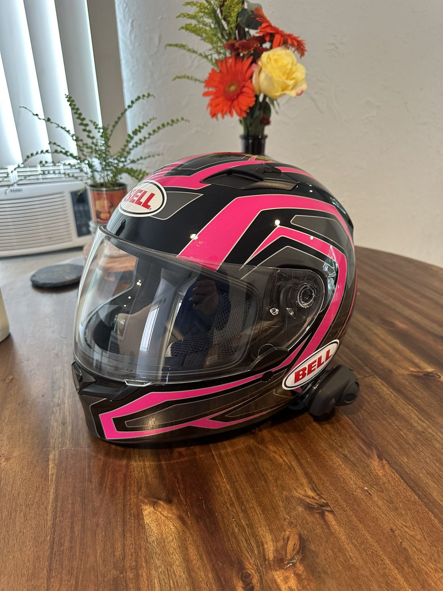 Women’s Bell Motorcycle Helmet