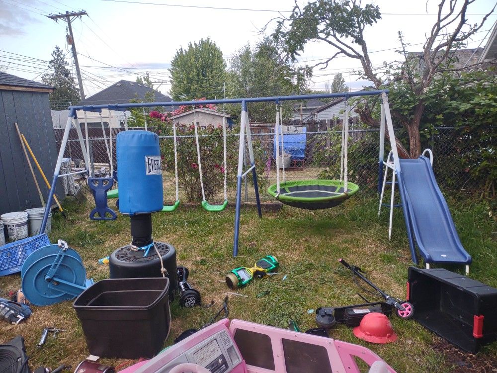 Hardly Used Swing set