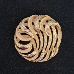 Vintage Trifari Gold Tone Brooch, 2"