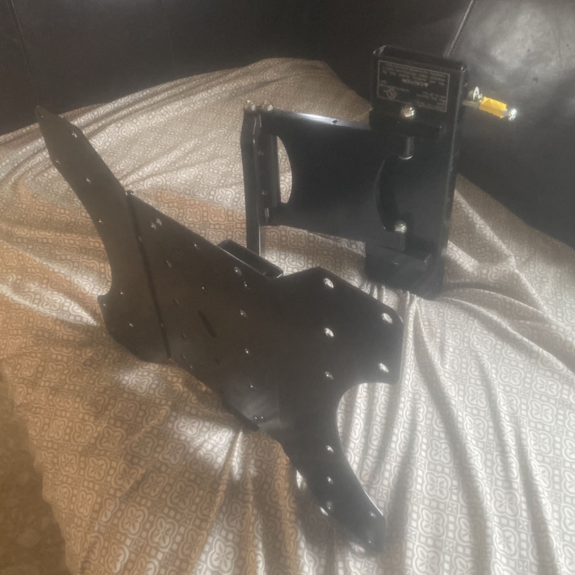 Adjustable Universal TV Mount 100lb Cap.