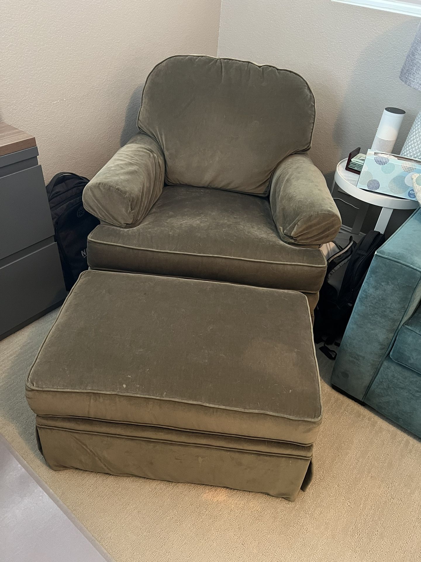 Ethan Allen Gilder with ottoman