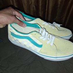 vans size 10.5 shoes 40 dollar each 