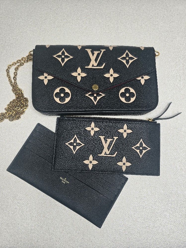 Louis Vuitton
Pochette Félicie Monogram Empreinte Leather