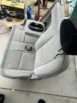 Yukon center roll seat’s
