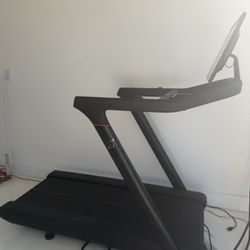 Peloton Threadmill