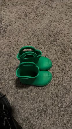 Crocs boots green size 8