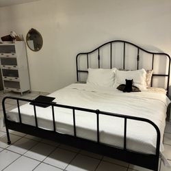 Cama Metal Negra Y Dorada King 