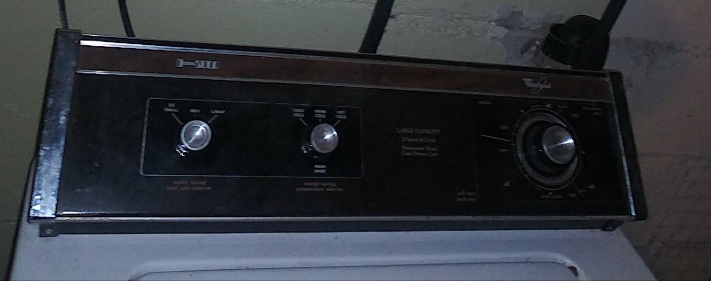 Whirlpool washer and Armana dryer in good condition