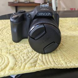 Minolta MN67Z Camera