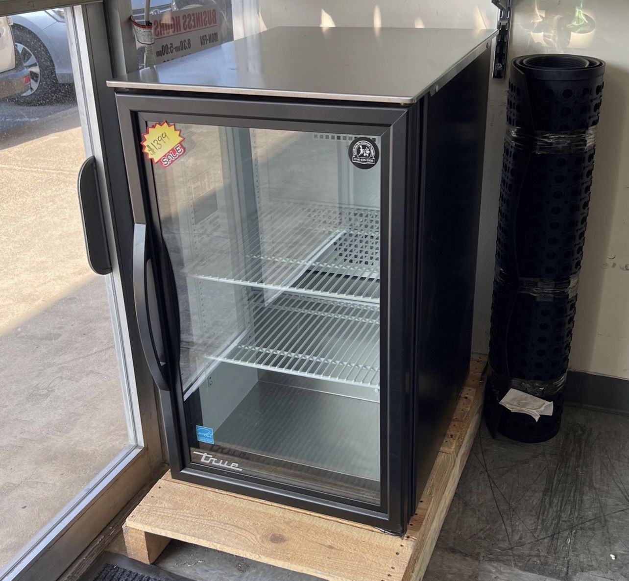 True GDM-06-34-HC~TSL01 Countertop Refrigerator