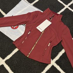 Lululemon women’s red define jacket size (2)