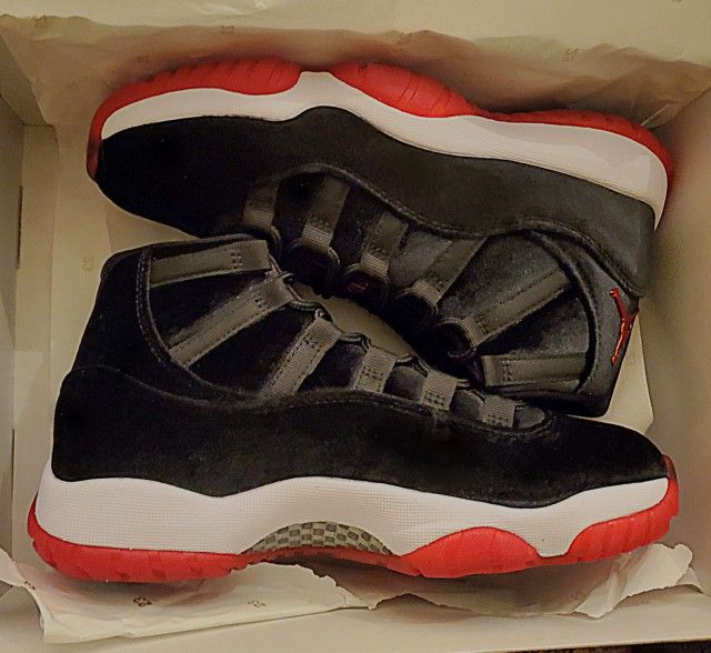 Jordan 11s Velvet BRED 2024 size 7 Women's