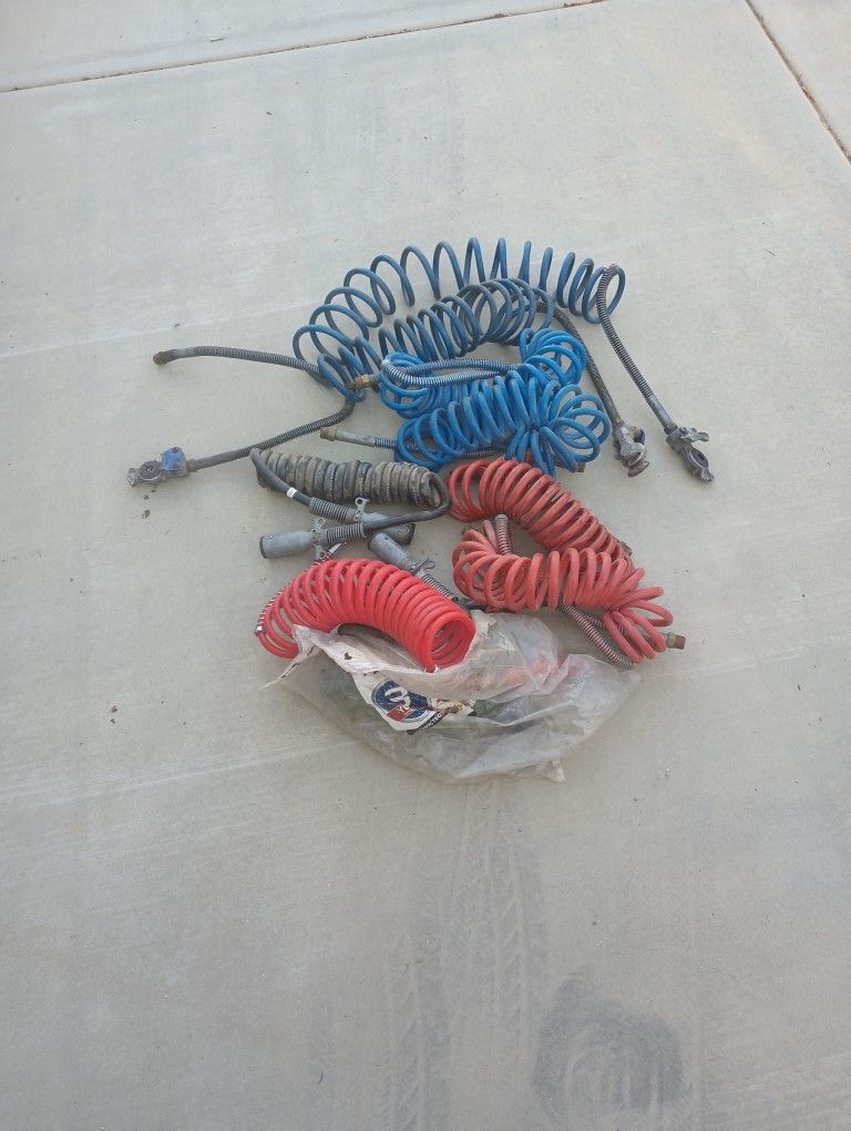 4 Service , 3 Emergency Air Lines And 2 Electric Cords 