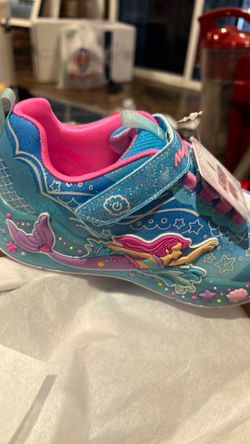 Girls sketchers
