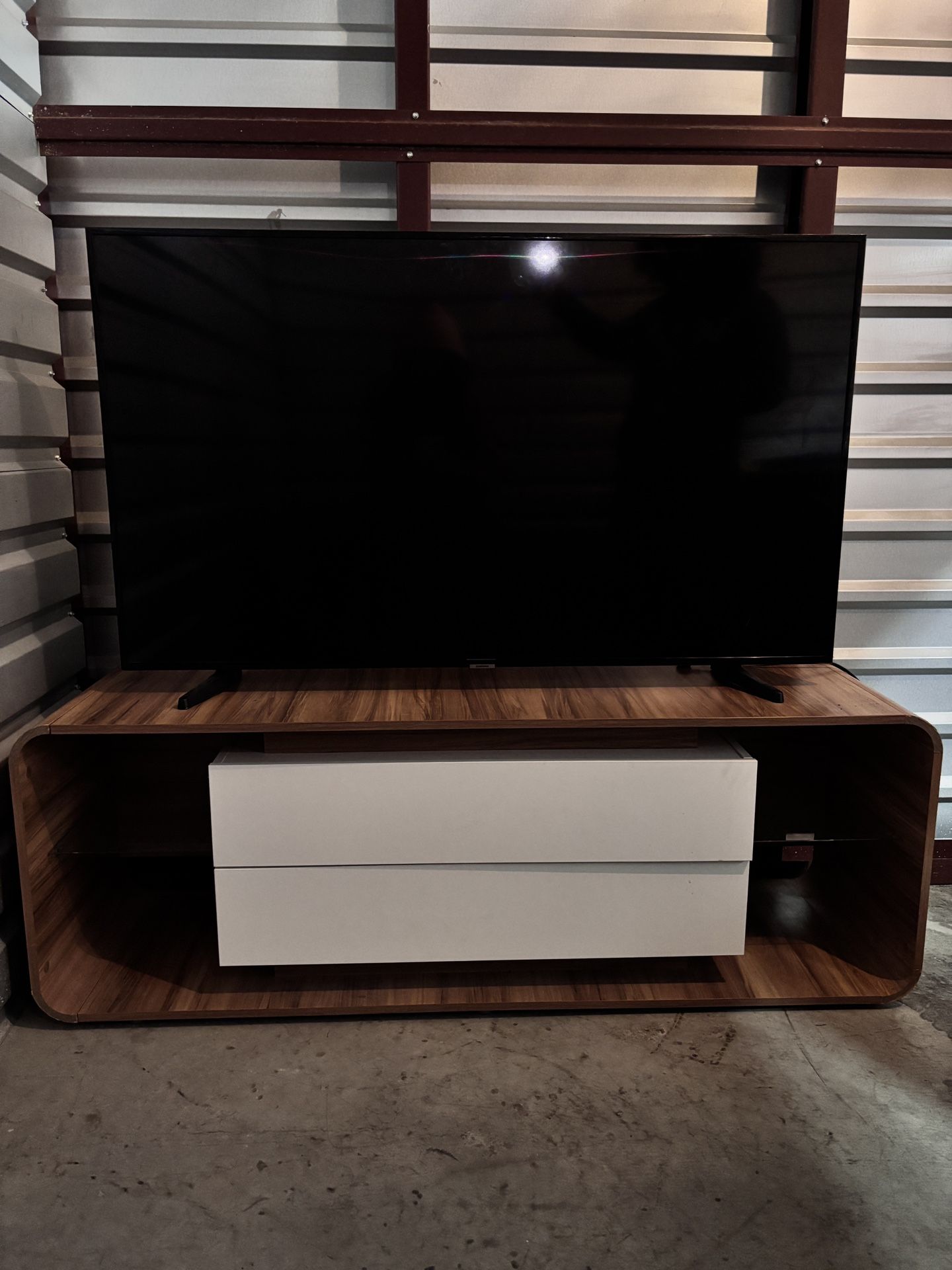 TV STAND - FREE DELIVERY AND SETUP